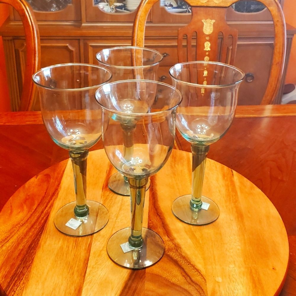Set of 4 Geen tinted BlownLong Stemmed Crystal Wine Glasses